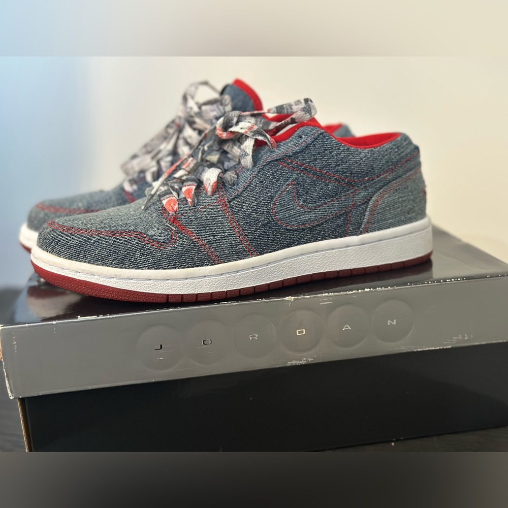 Women’s Air Jordan 1 Retro Low size 6 1/2